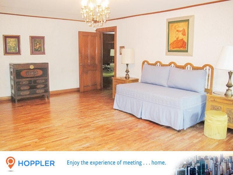 "5BR House for Rent in Dasmari?as Village, Makati"08