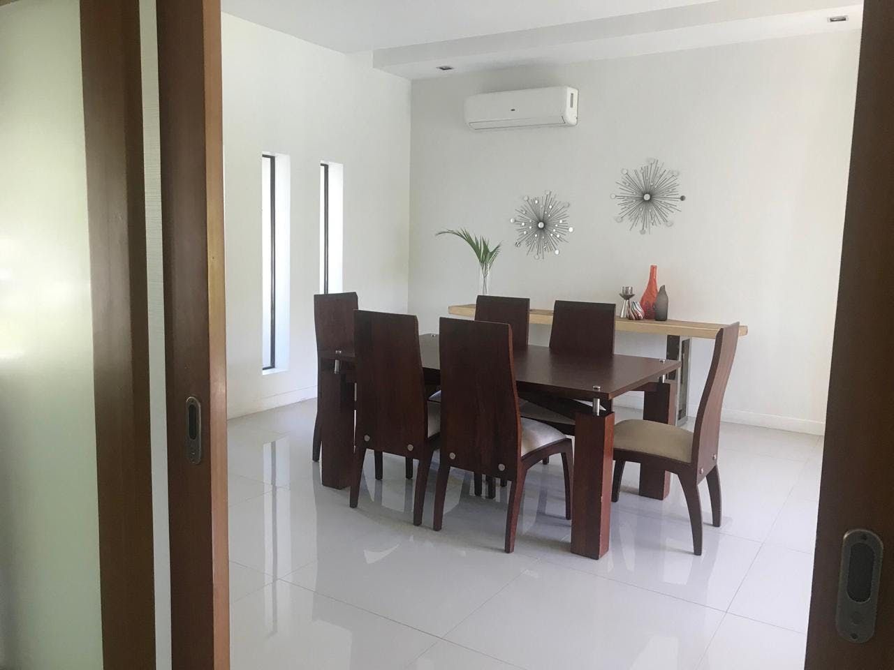 "4BR House for Rent in Dasmari?as Village, Makati"08