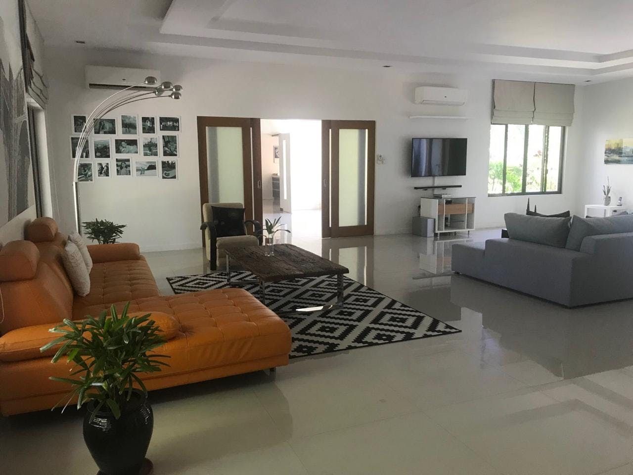 "4BR House for Rent in Dasmari?as Village, Makati"10