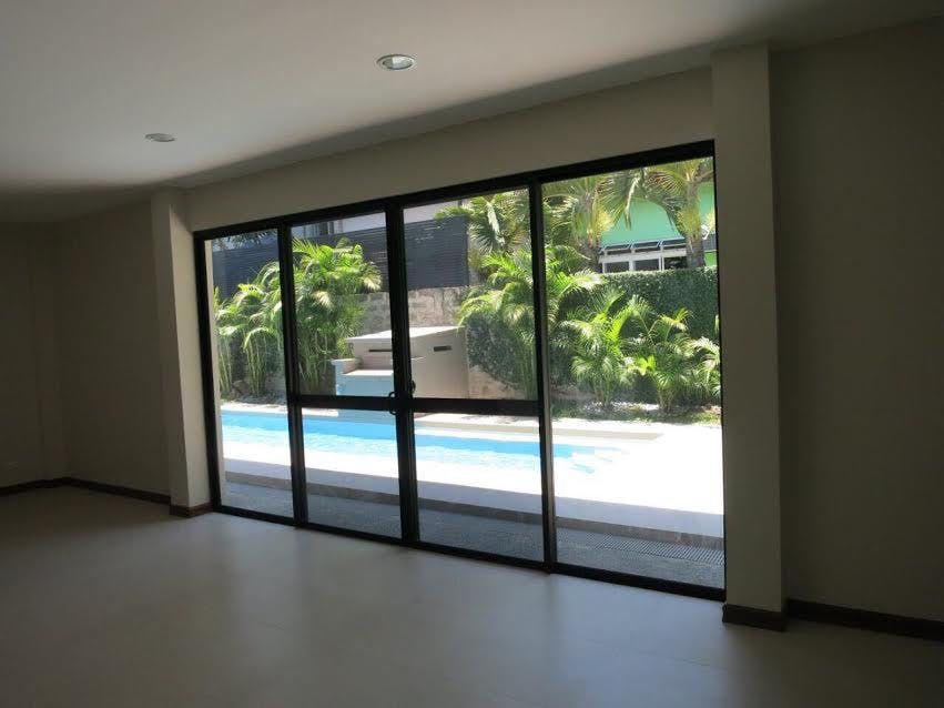 "5BR House for Rent in Dasmari?as Village, Makati"04