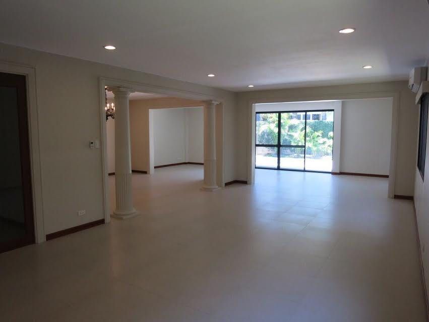 "5BR House for Rent in Dasmari?as Village, Makati"08