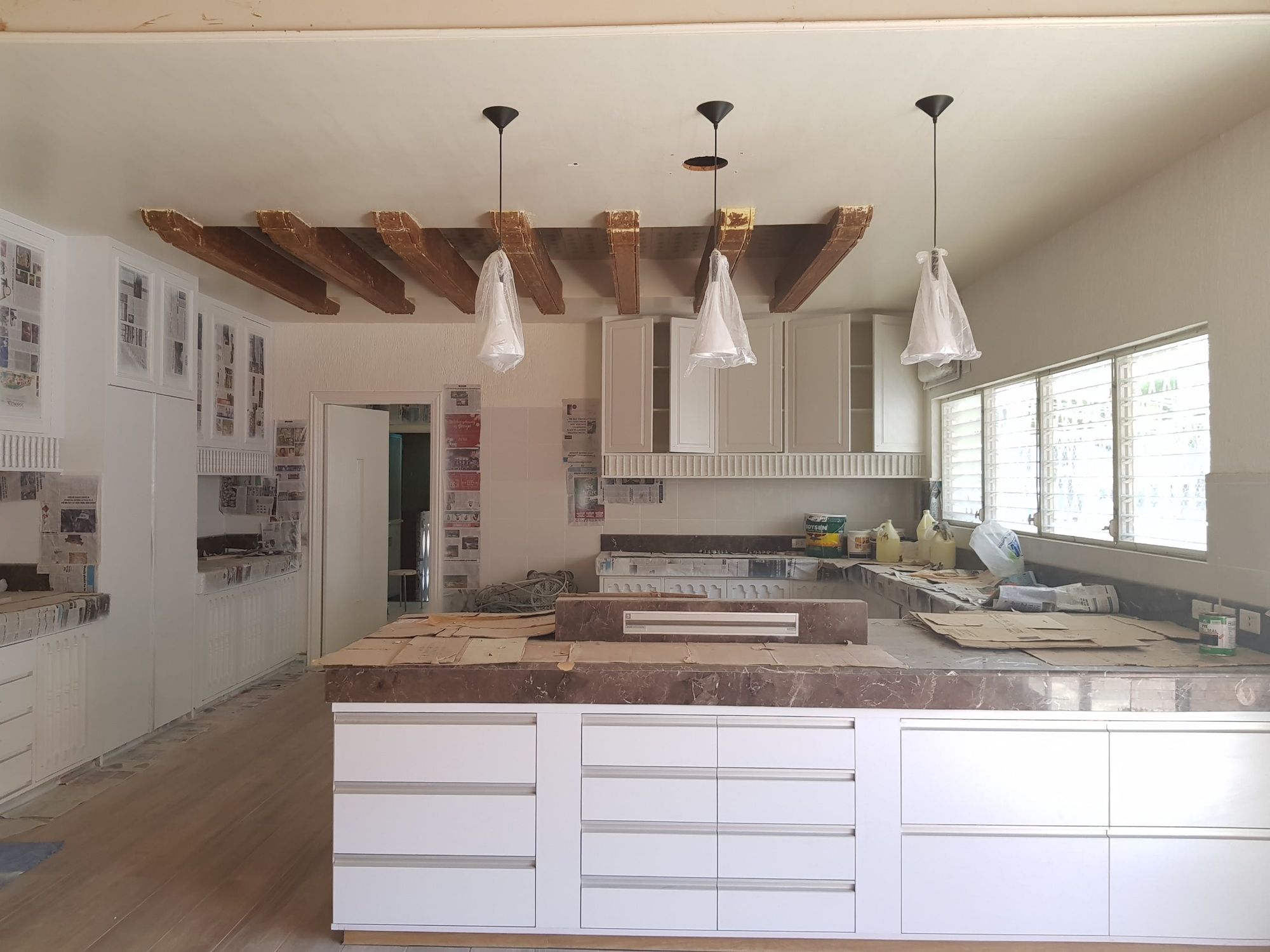 "4BR House for Rent in Dasmari?as Village, Makati"03