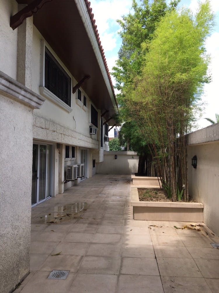 "5BR House for Rent in Green Meadows, Quezon City"06