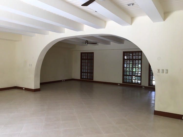 "5BR House for Rent in Green Meadows, Quezon City"08