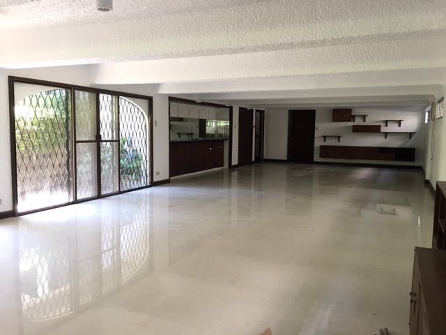 "4BR House for Rent in Dasmari?as Village, Makati"08
