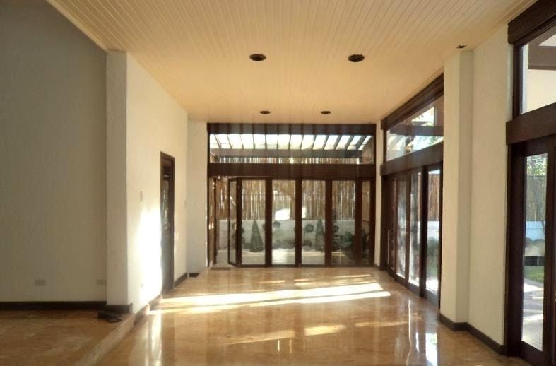 "4BR House for Rent in Greenhills, San Juan"10