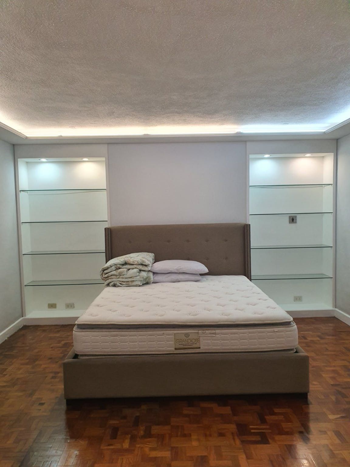 "2BR Condo for Rent in Makati Tuscany, Urdaneta, Makati"09