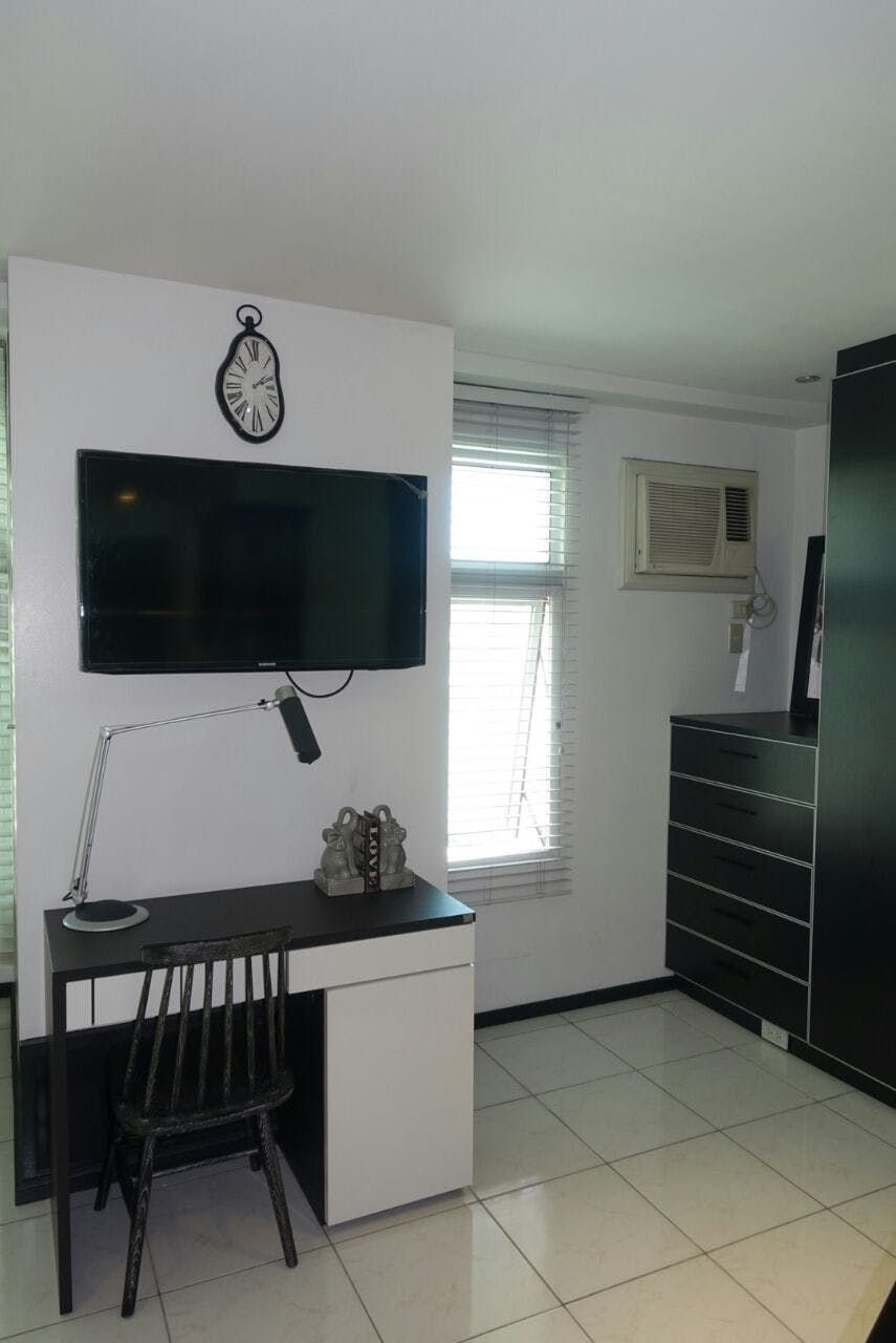 "1BR Condo for Rent in Morgan Suites Executive Residences, McKinley Hil"03
