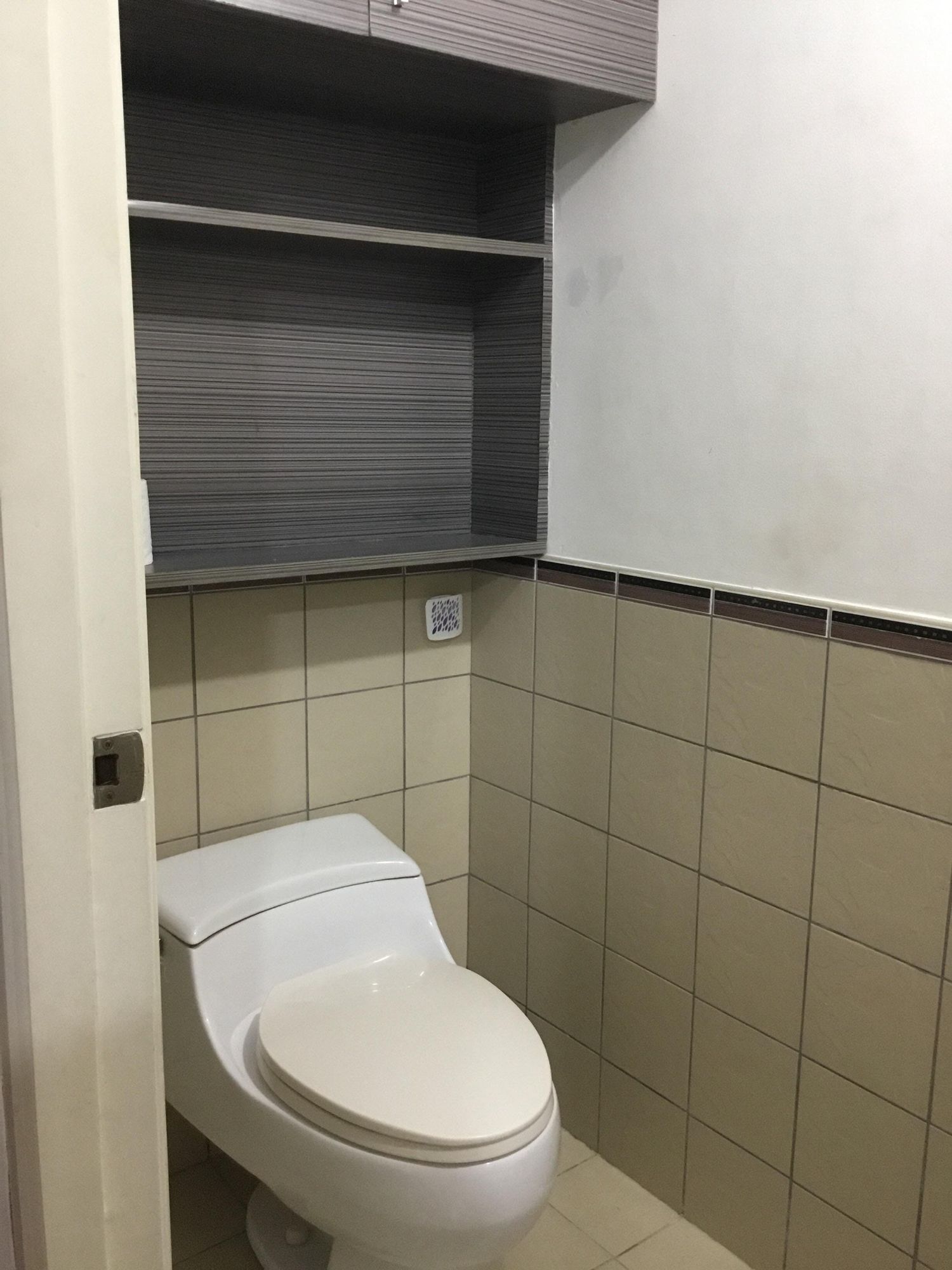 "2BR Condo for Rent in Robinson`s Adriatico Residences, Ermita, Manila"10