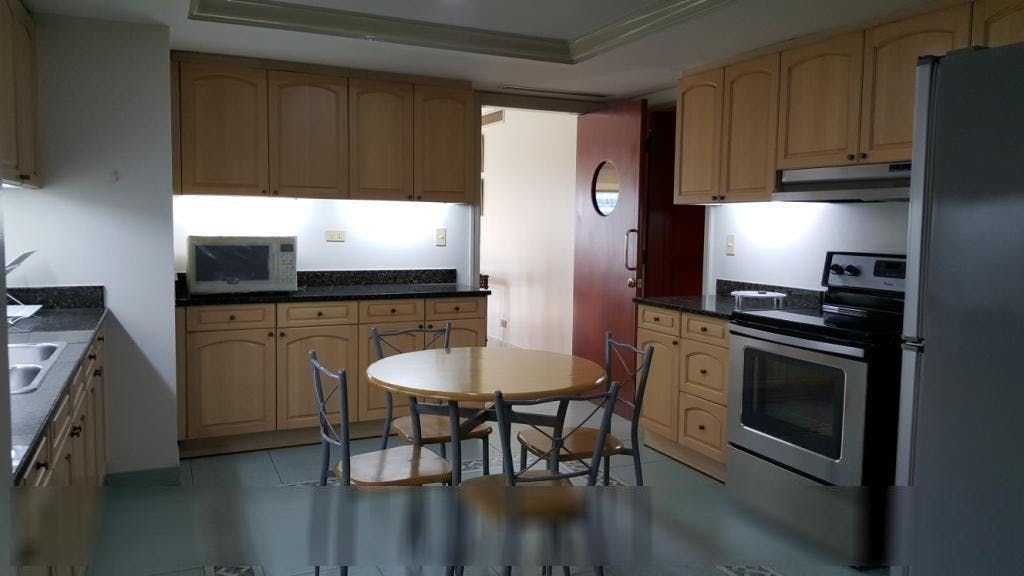 "3BR Condo for Rent in Luna Gardens, Rockwell Center, Makati"04