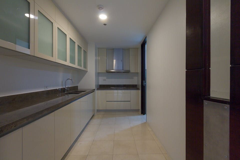 "3BR Condo for Rent in Rizal Tower, Rockwell Center, Makati"03