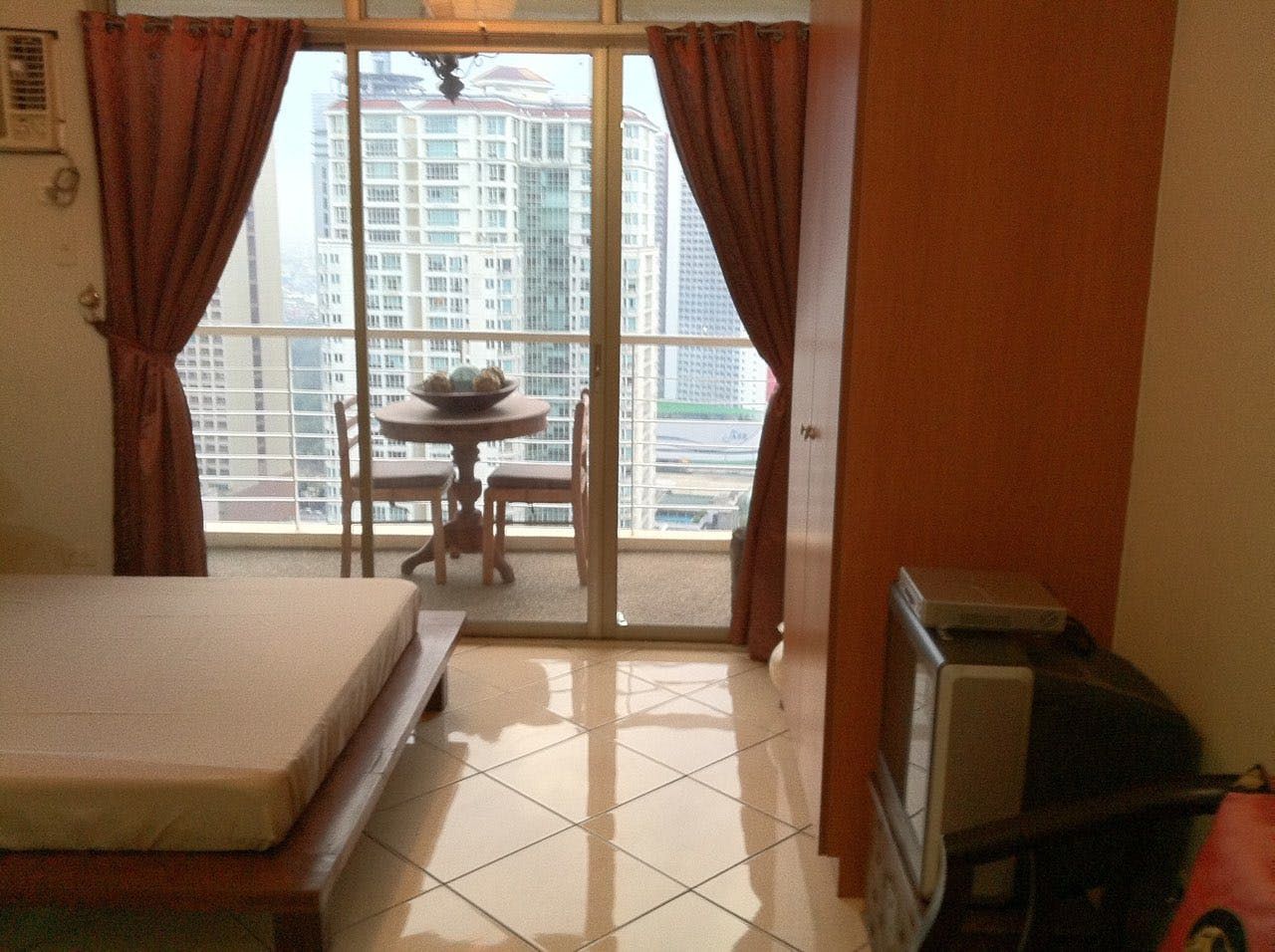 "1BR Condo for Rent in Paseo Parkview Suites, Salcedo Village, Makati"08