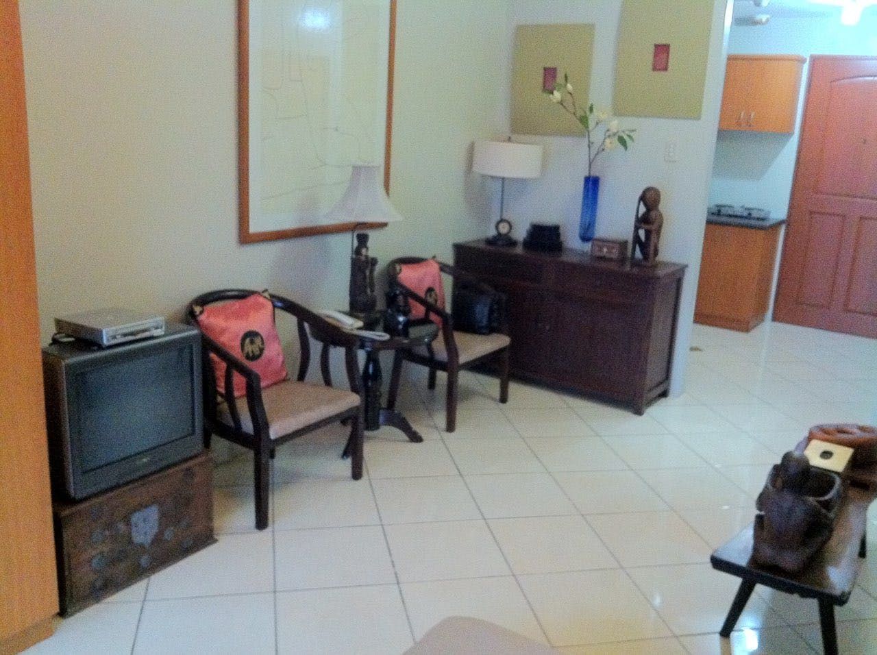 "1BR Condo for Rent in Paseo Parkview Suites, Salcedo Village, Makati"10