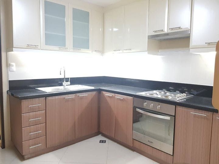 "3BR Condo for Rent in 8 Forbes Town Road, BGC - Bonifacio Global City,"09