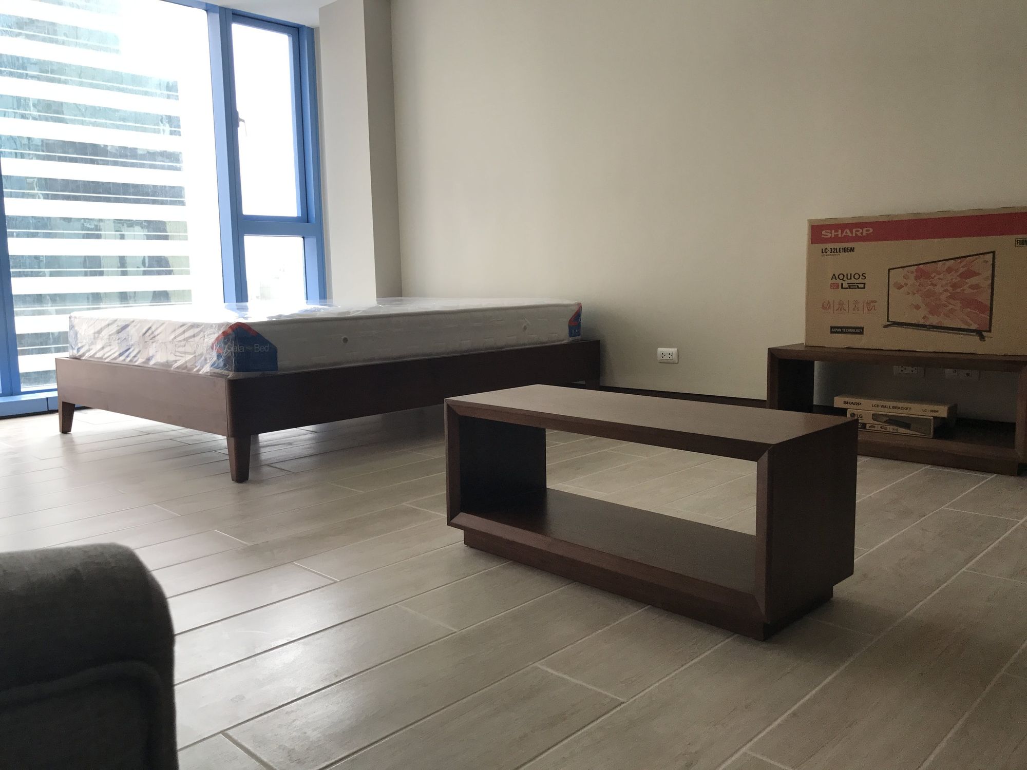 "Studio Condo for Rent in Three Central, Salcedo Village, Makati"07