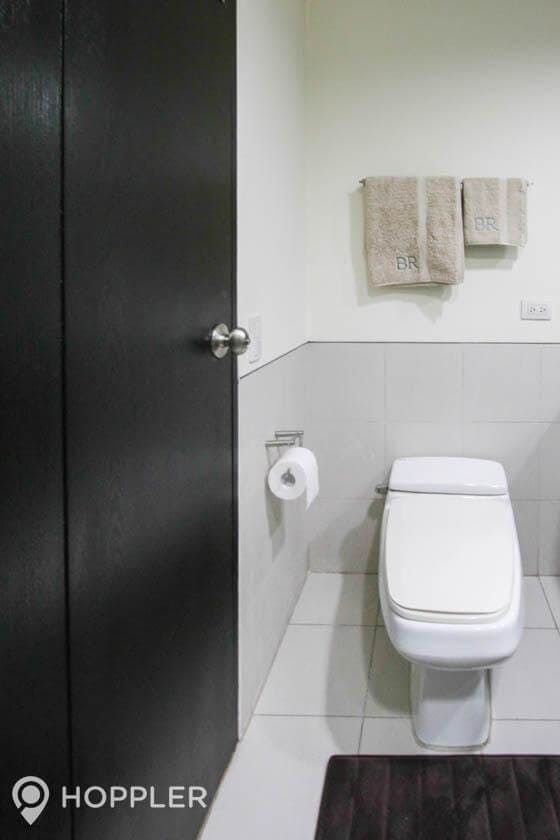 "1BR Condo for Rent in The Residences at Greenbelt, Legazpi Village, Ma"03