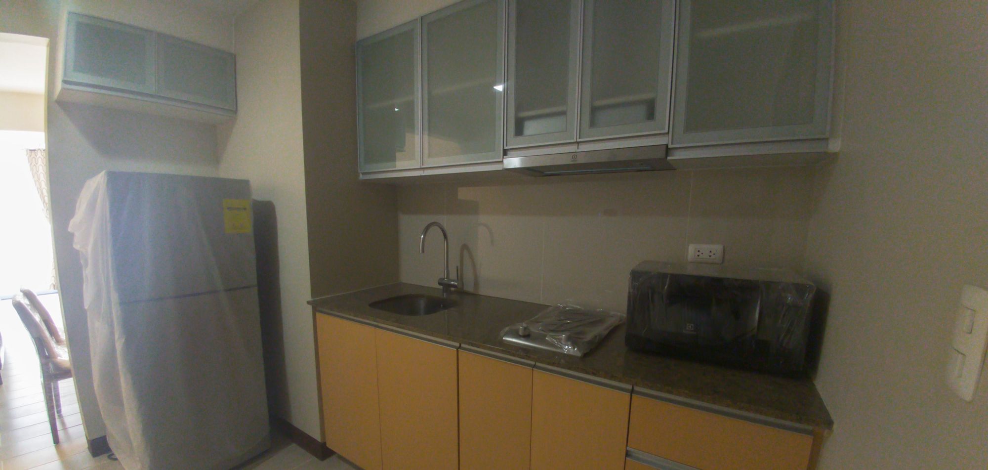 "1BR Condo for Rent in Three Central, Salcedo Village, Makati"06
