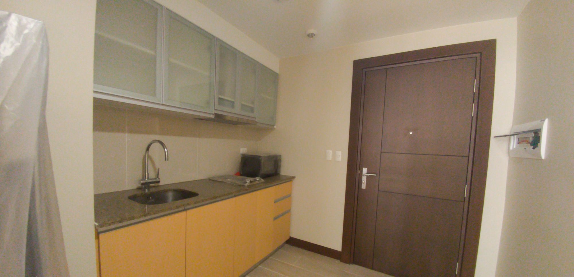 "1BR Condo for Rent in Three Central, Salcedo Village, Makati"08