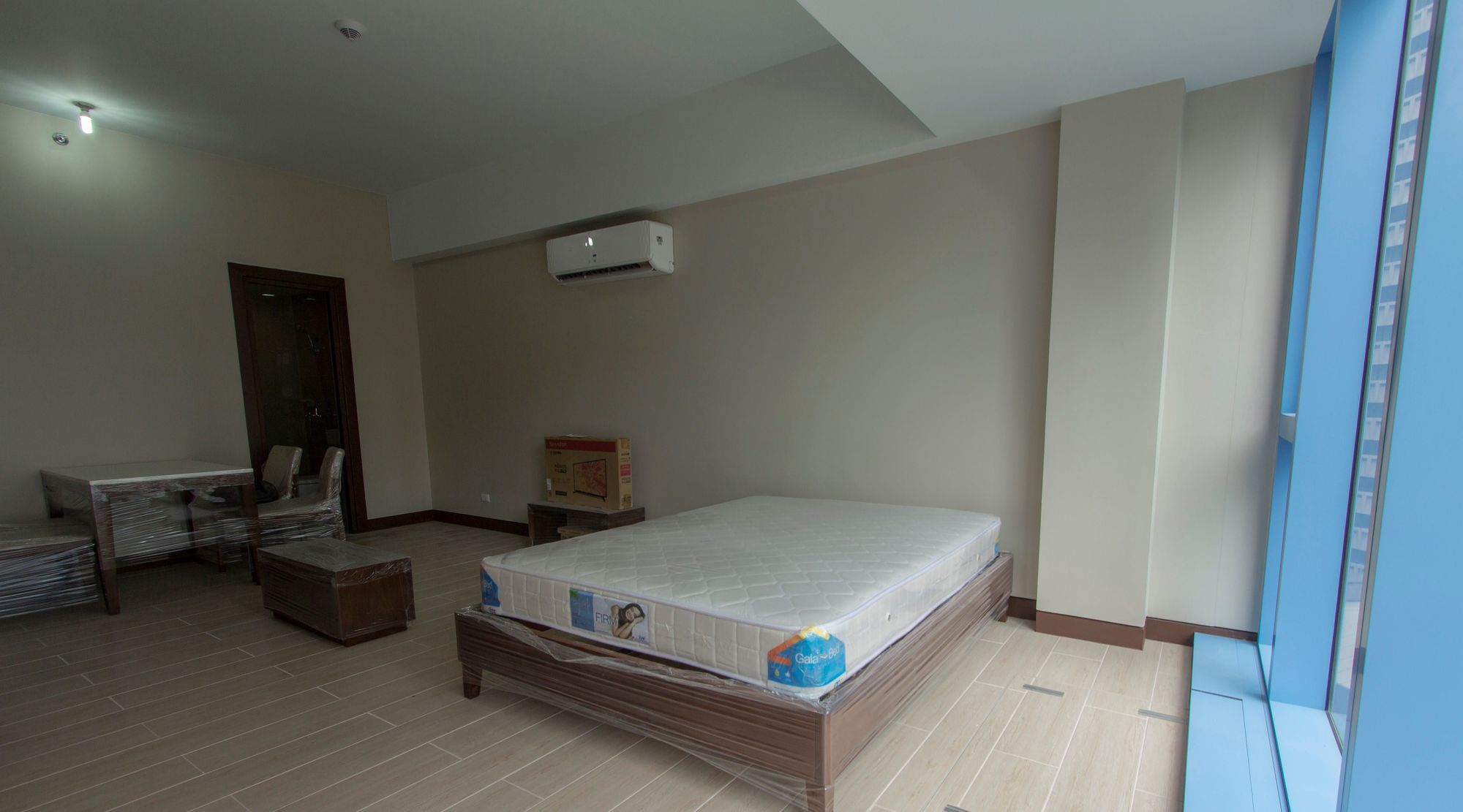 "Studio Condo for Rent in Three Central, Salcedo Village, Makati"07