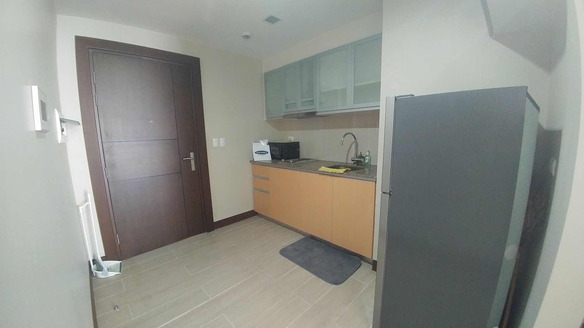 "Studio Condo for Rent in Three Central, Salcedo Village, Makati"07