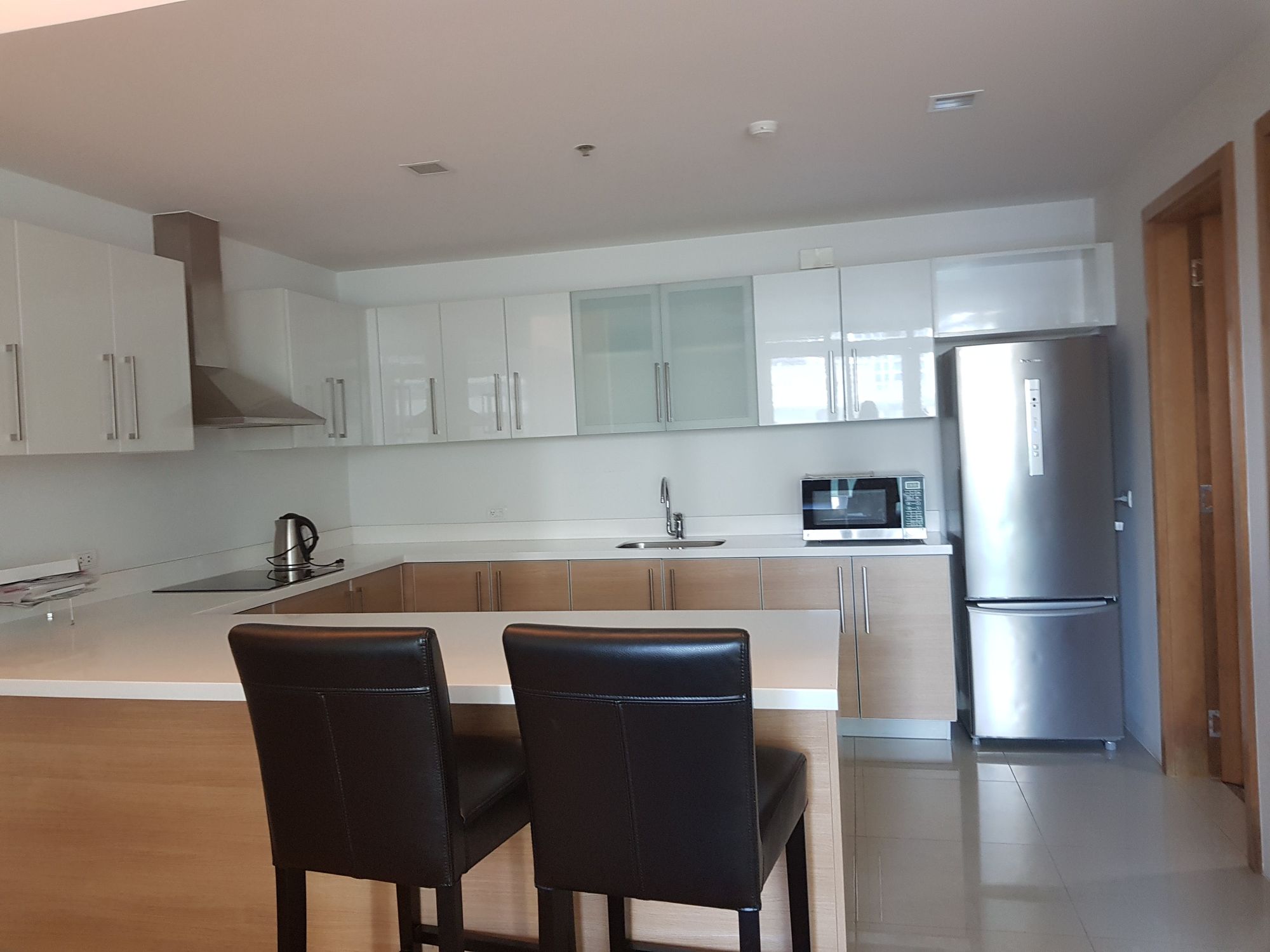 "1BR Condo for Rent in Park Terraces, San Lorenzo, Makati"10