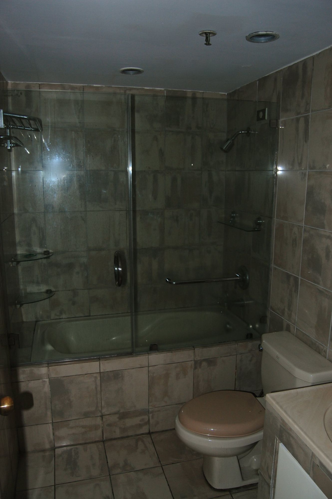 "3BR Condo for Rent in Phoenix Heights Condominium, Bagong Ilog, Pasig"06