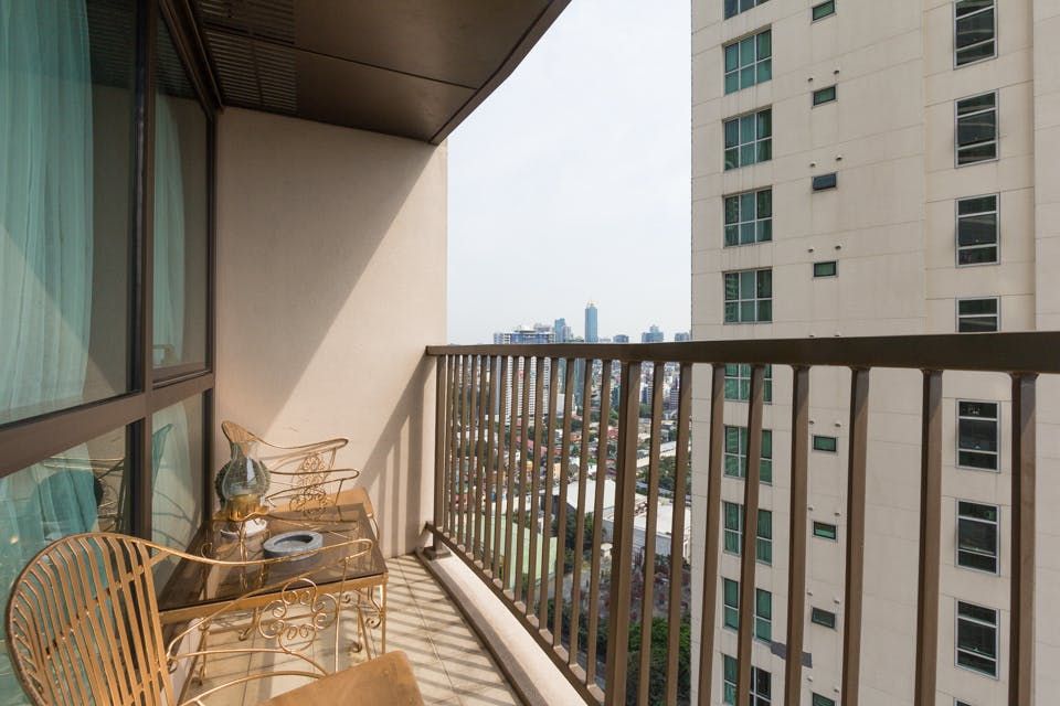 "Studio Condo for Rent in Joya Lofts and Towers, Rockwell Center, Makat"10