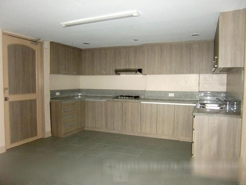 "3BR Condo for Rent in Twin Towers, Urdaneta, Makati"08
