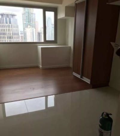 "Studio Condo for Rent in Eton Tower, Legazpi Village, Makati"01
