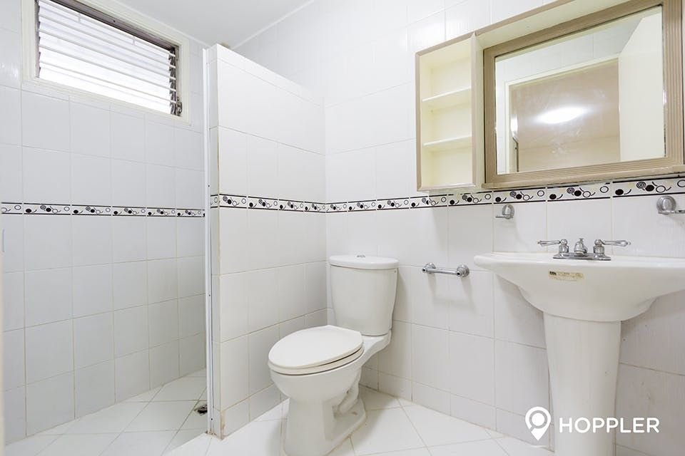 "4BR House for Rent in Magallanes, Makati"06