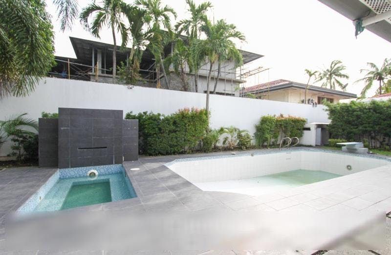 "5BR House for Rent in Dasmari?as Village, Makati"04