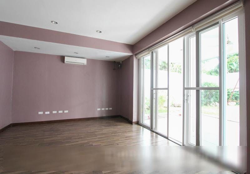 "5BR House for Rent in Dasmari?as Village, Makati"06