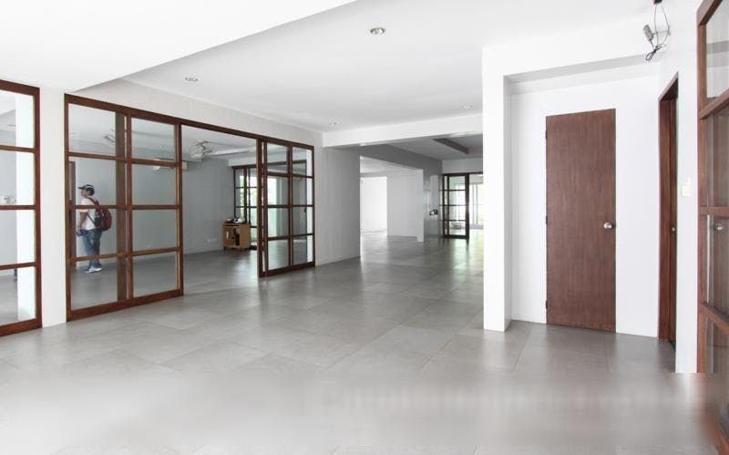 "5BR House for Rent in Dasmari?as Village, Makati"07