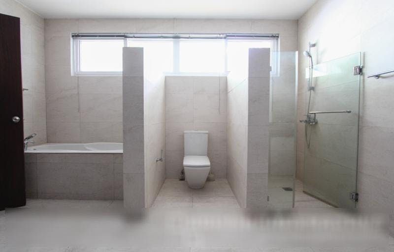 "5BR House for Rent in Dasmari?as Village, Makati"10