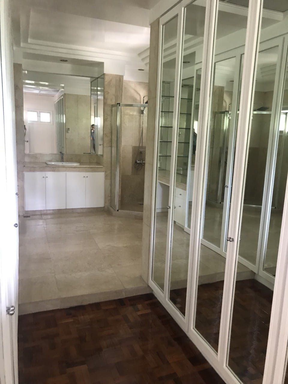 "4BR House for Rent in Dasmari?as Village, Makati"08
