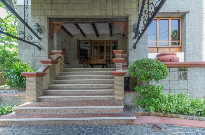 "4BR House for Rent in Ayala Alabang Village, Muntinlupa"01