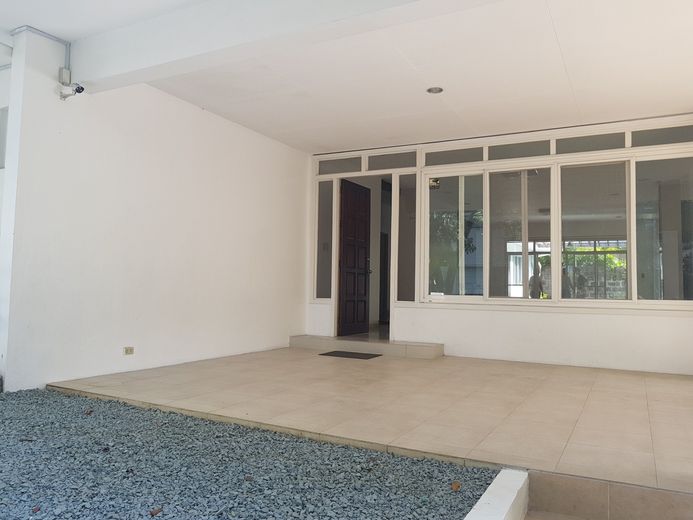 "3BR House for Rent in Dasmari?as Village, Makati"01