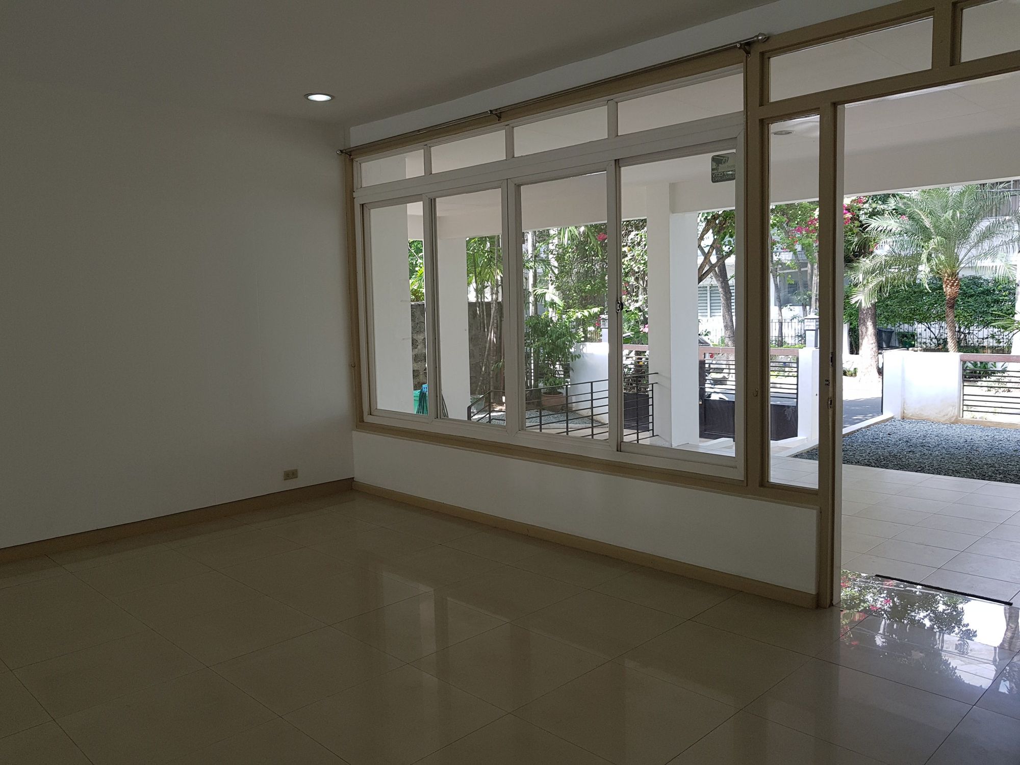 "3BR House for Rent in Dasmari?as Village, Makati"09