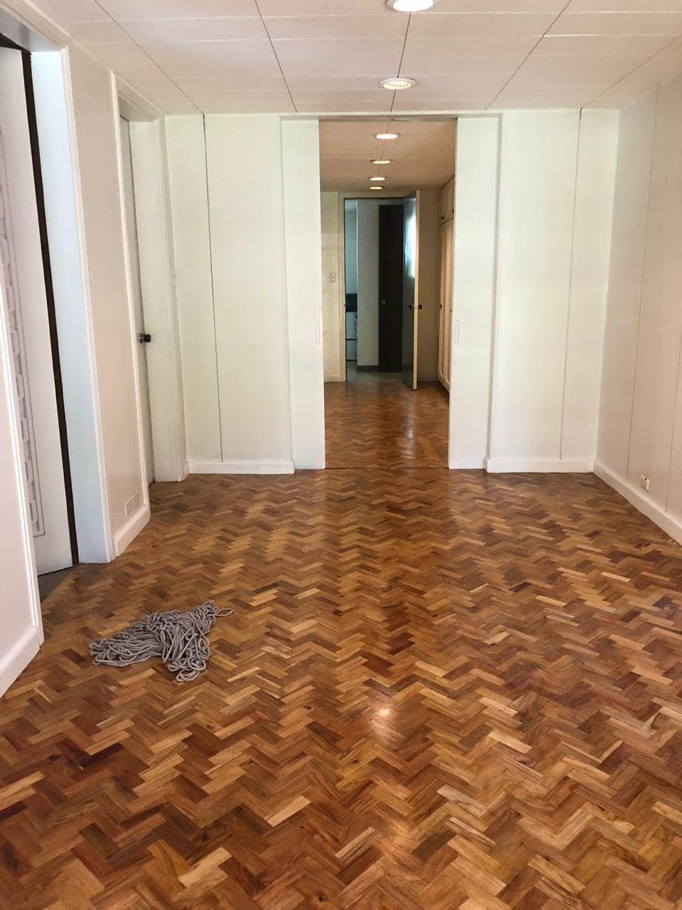 "5BR House for Rent in Dasmari?as Village, Makati"03