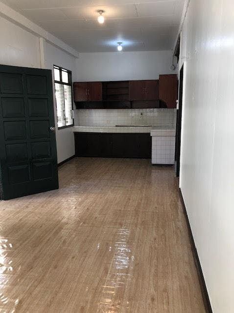 "3BR House for Rent in Carmona, Makati"08