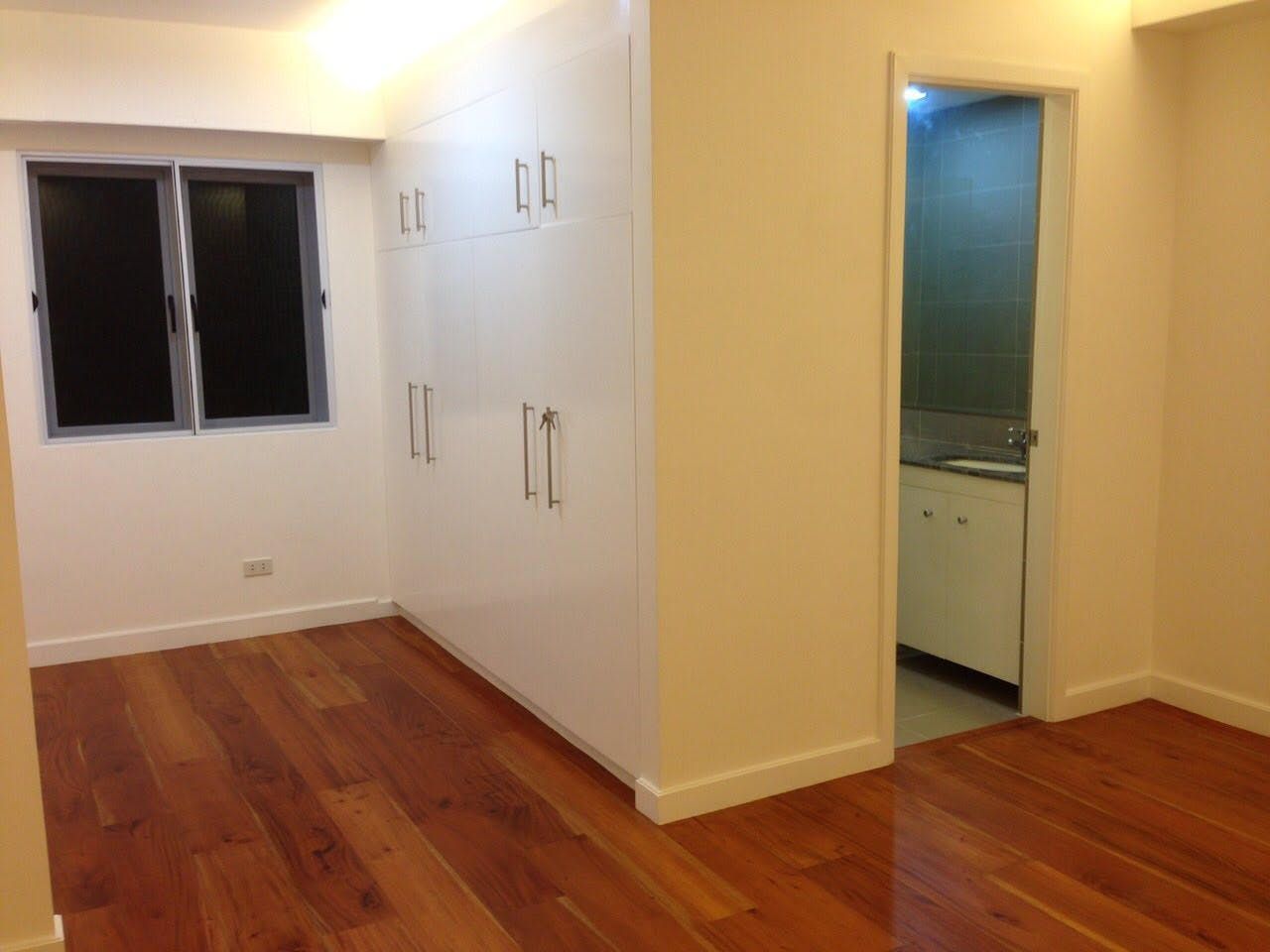 "4BR Townhouse for Rent in AFPOVAI Subdivision, Taguig"08