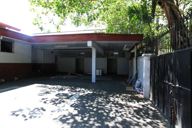 "4BR House for Rent in Magallanes, Makati"01