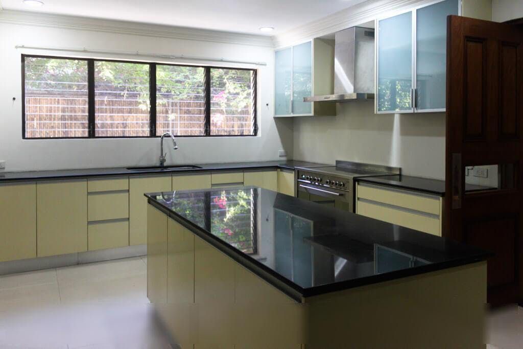"5BR House for Rent in Dasmari?as Village, Makati"08