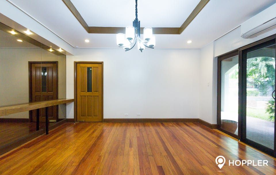 "4BR House for Rent in Green Meadows, Quezon City"06