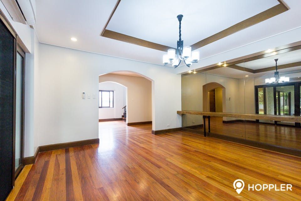 "4BR House for Rent in Green Meadows, Quezon City"08