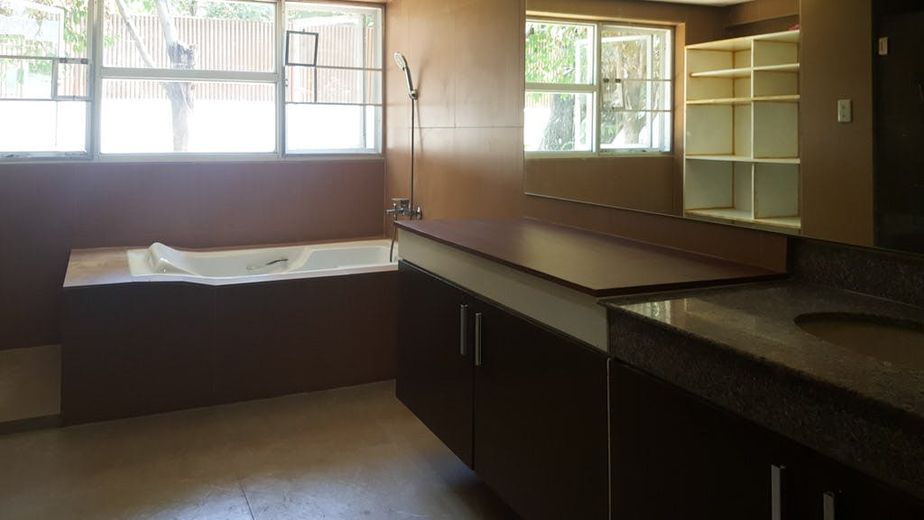"4BR House for Rent in Dasmari?as Village, Makati"01