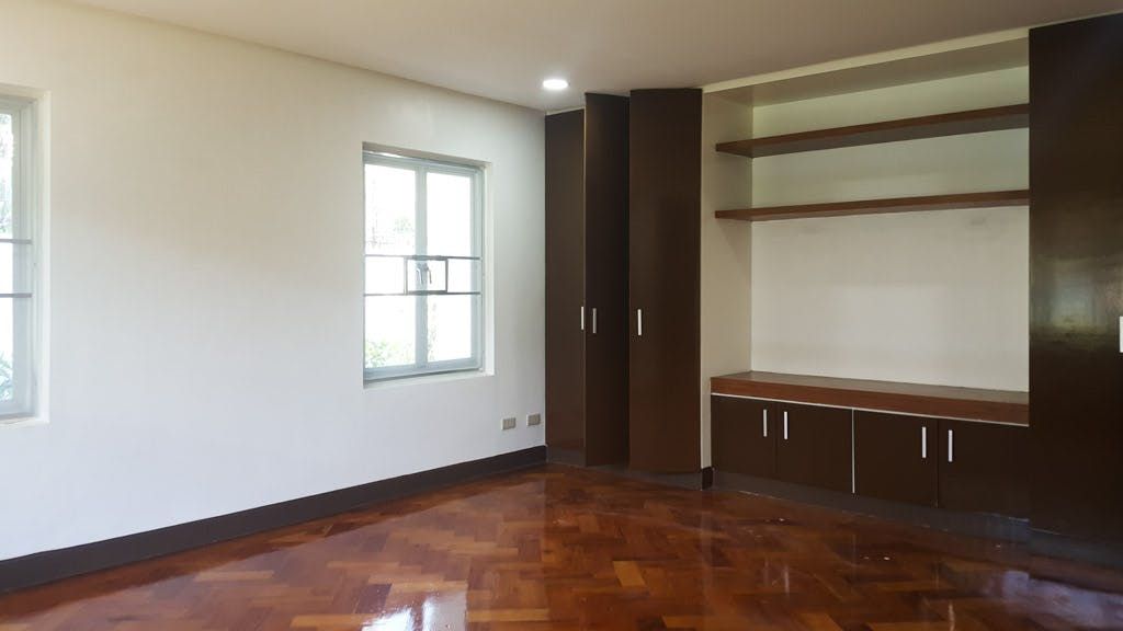 "4BR House for Rent in Dasmari?as Village, Makati"06