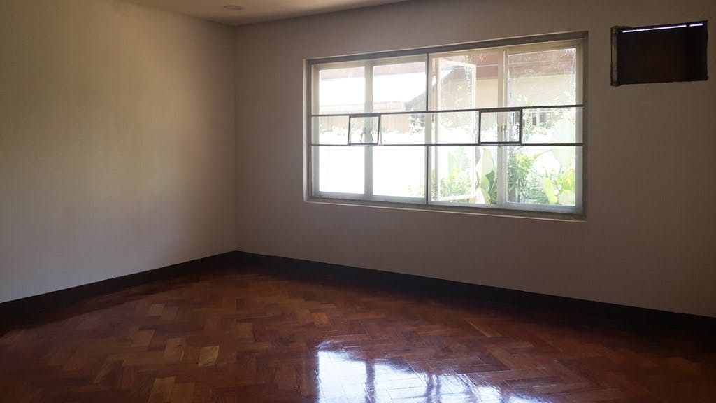 "4BR House for Rent in Dasmari?as Village, Makati"08
