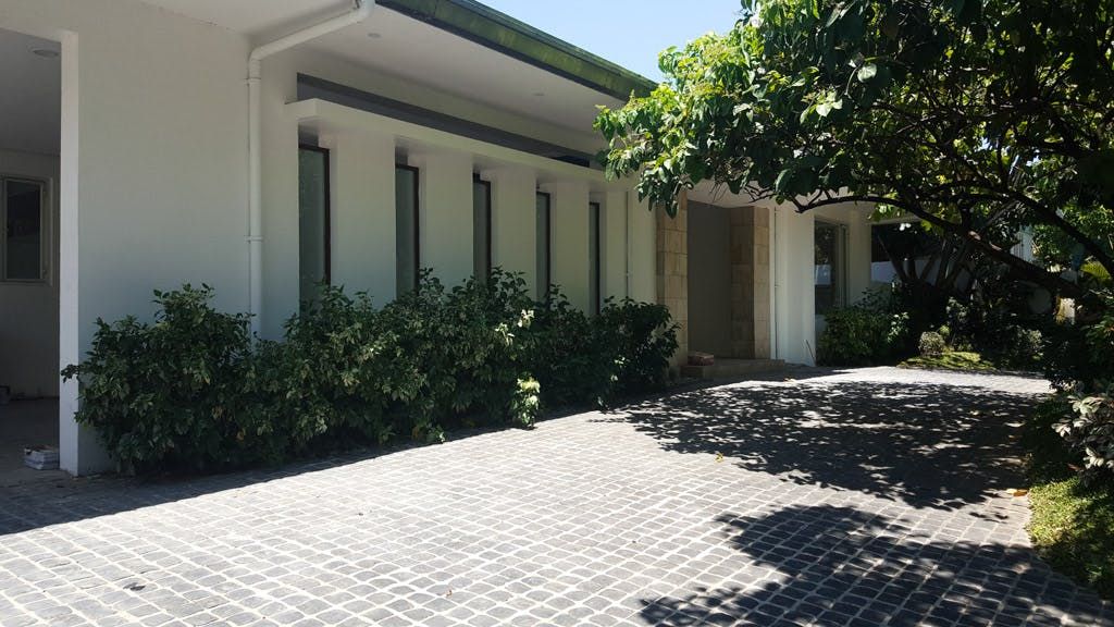 "4BR House for Rent in Dasmari?as Village, Makati"10