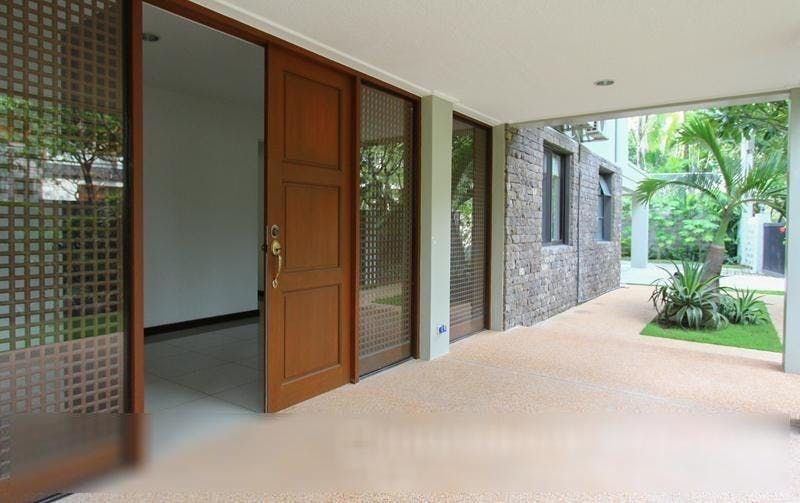 "4BR House for Rent in Dasmari?as Village, Makati"01
